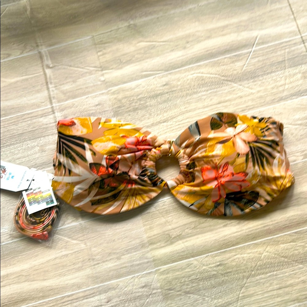 Time and Tru NWT Tropical Floral Bikini Top - size M